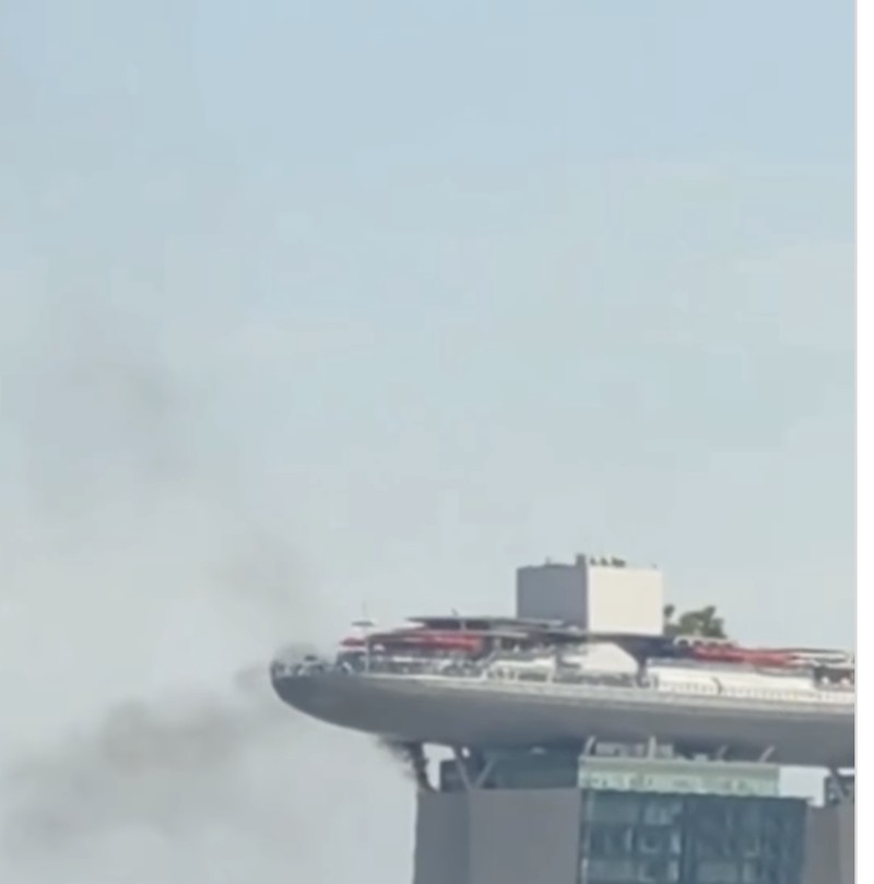 Kebakaran Marina Bay Sands. (Tangkapan Layar Sosial Media Threads) Kebakaran Marina Bay Sands. (Tangkapan Layar Sosial Media Threads)