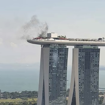 Detik-Detik Kebakaran di Marina Bay Sands Singapura
