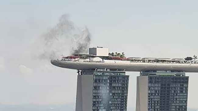 Detik-Detik Kebakaran di Marina Bay Sands Singapura