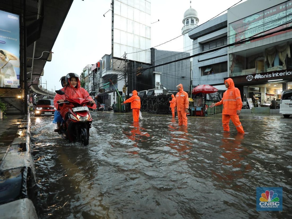 Prakiraan Cuaca Hujan Lebat di Indonesia, Waspada Banjir dan Angin Kencang