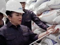 Blusukan Lagi ke Gudang Beras, Ini Pesan Titiek Soeharto ke Bulog