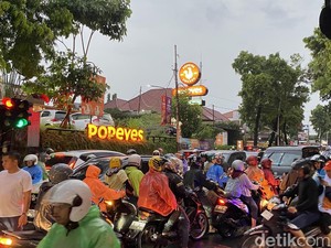 Tersisa Cerita Perjuangan Tembus Macet Panjang Gara-gara Banjir Kemang