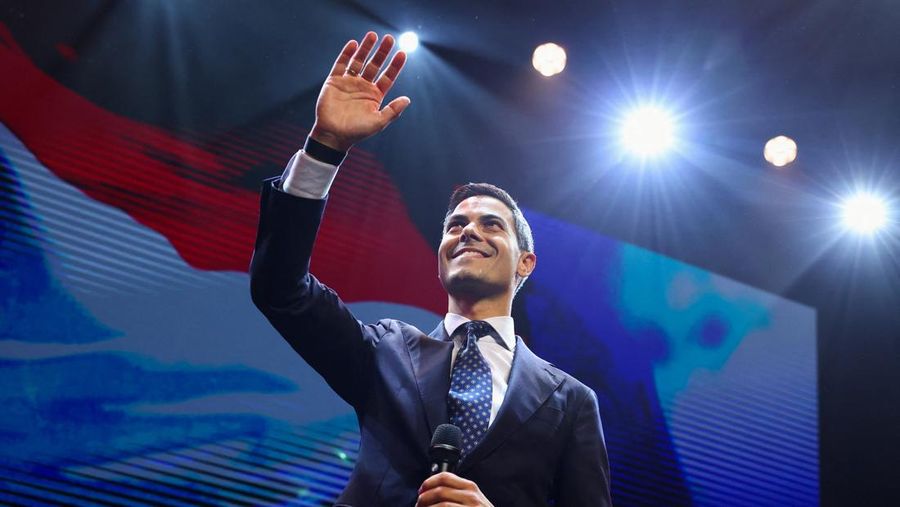 Pemimpin partai Demokrat 66 (D66) Rob Jetten bereaksi setelah hasil jajak pendapat pertama dalam pemilihan parlemen Belanda di Leiden, Belanda, 29 Oktober 2025. REUTERS/Piroschka van de Wouw
