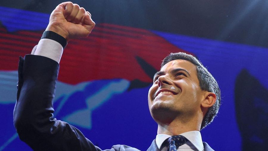 Pemimpin partai Demokrat 66 (D66) Rob Jetten bereaksi setelah hasil jajak pendapat pertama dalam pemilihan parlemen Belanda di Leiden, Belanda, 29 Oktober 2025. REUTERS/Piroschka van de Wouw