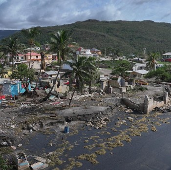 Badai Melissa Terjang Jamaika, Rumah dan Jalan Rusak Parah