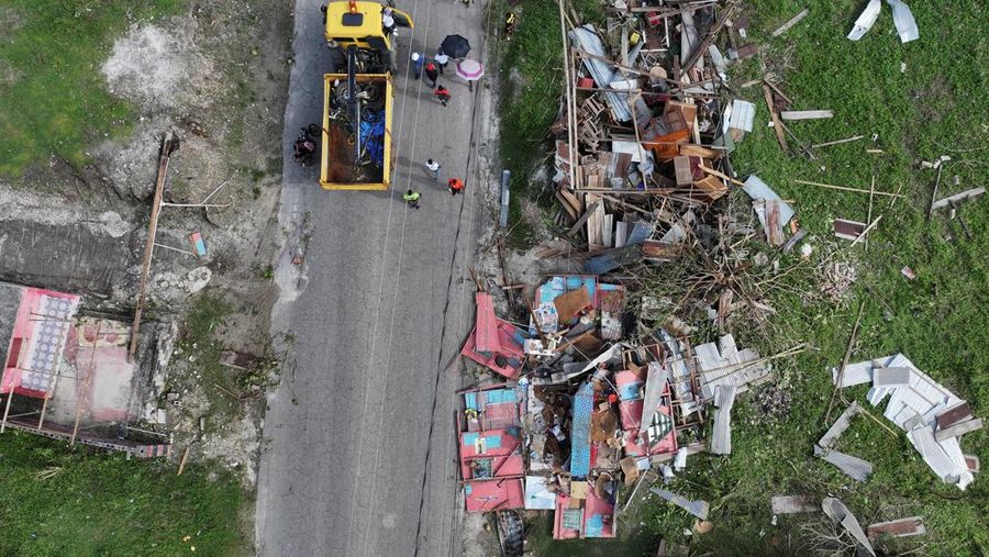 Pemandangan drone kerusakan rumah-rumah pesisir setelah Badai Melissa menerjang daratan, di Alligator Pond, Jamaika, 29 Oktober 2025. Pemandangan drone kerusakan rumah-rumah pesisir setelah Badai Melissa menerjang daratan, di Alligator Pond, Jamaika, 29 Oktober 2025. (REUTERS/Maria Alejandra Cardona)