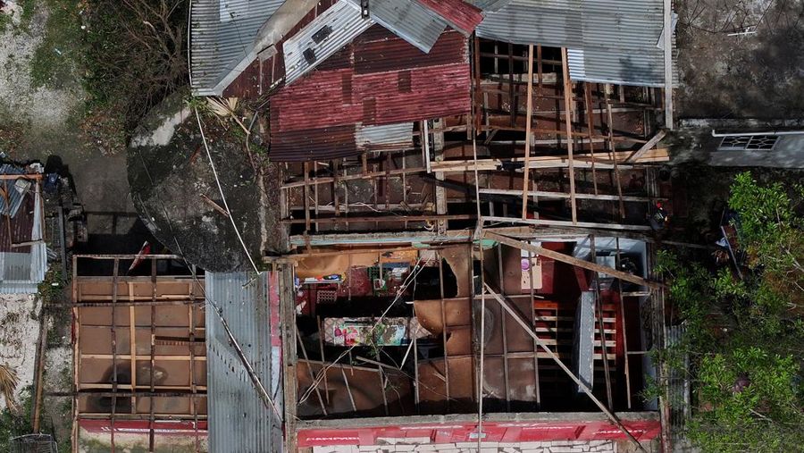 Pemandangan drone kerusakan rumah-rumah pesisir setelah Badai Melissa menerjang daratan, di Alligator Pond, Jamaika, 29 Oktober 2025. Pemandangan drone kerusakan rumah-rumah pesisir setelah Badai Melissa menerjang daratan, di Alligator Pond, Jamaika, 29 Oktober 2025. (REUTERS/Maria Alejandra Cardona)