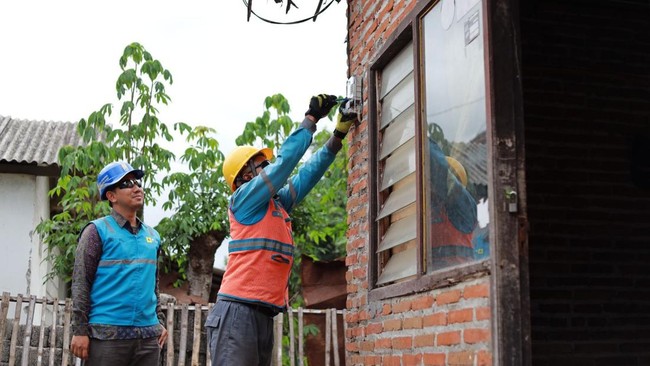 PLN Sambungkan Listrik ke 5.700 Desa hingga 2029