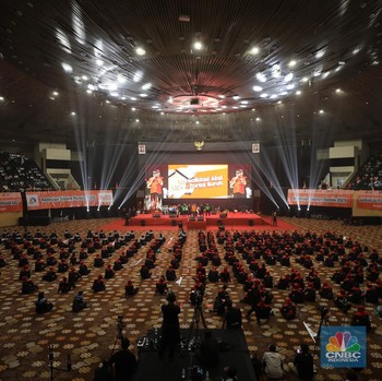 Tak Panas-panasan di Jalan, Ribuan Buruh Gelar Aksi di JCC Senayan