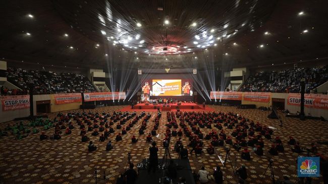 Tak Panas-panasan di Jalan, Ribuan Buruh Gelar Aksi di JCC Senayan