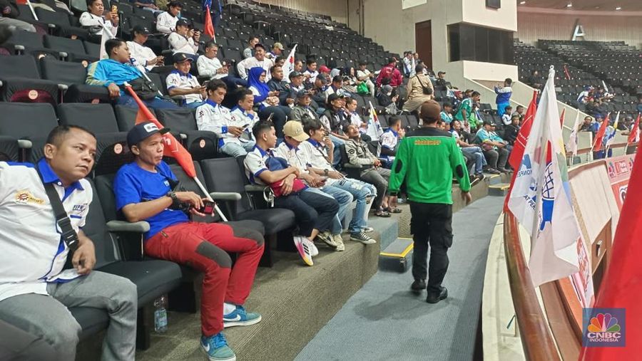 Suasana konsolidasi aksi Serikat Buruh di Aula JCC Senayan, Jakarta, Kamis (30/10/2025). (CNBC Indonesia/Martyasari Rizky)