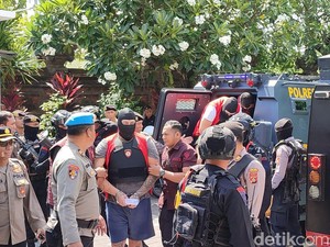Pakai Kupluk Ninja, Tiga WNA Penembak Warga Australia Tiba di PN Denpasar