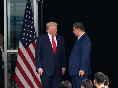 Trump & Xi Jinping Bertemu 1 Jam 40 Menit di Korea
