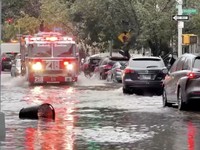 Potret Hujan Buat New York Banjir, Jalan Jadi Sungai-2 Orang Meninggal