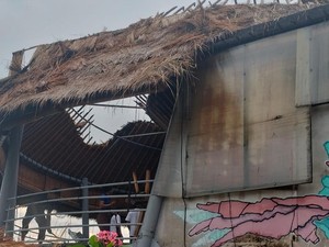 Restoran Bloo Lagoon Padangbai Terbakar Setelah Disambar Petir