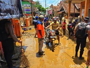 Korban Terdampak Banjir Bandang Sukabumi Butuh Makanan-Pakaian