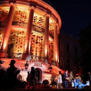 Trump-Melania Rayakan Halloween, Gedung Putih AS Bernuansa Horor