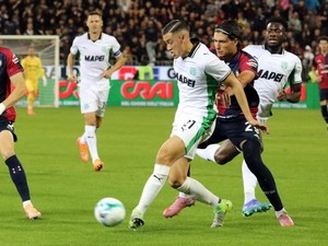 Main Full Time, Jay Idzes Bawa Sassuolo Kalahkan Cagliari 2-1