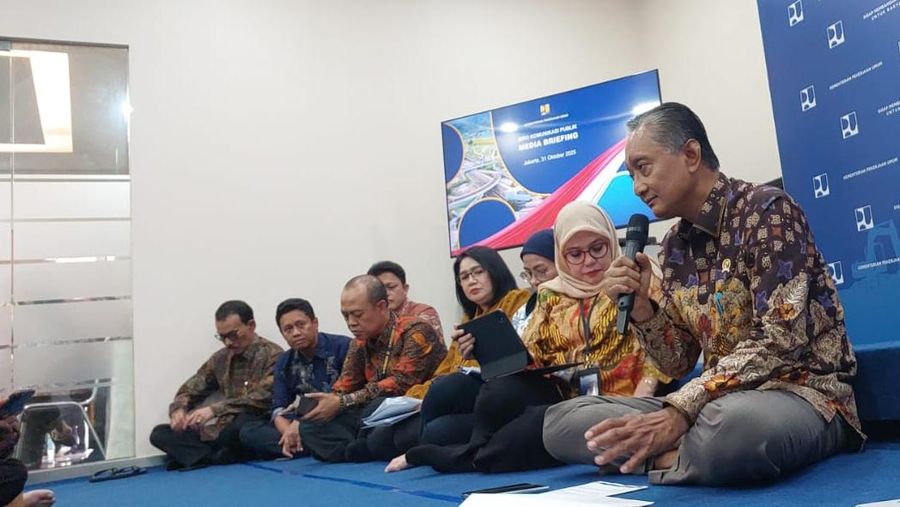 Menteri PU Dody Hanggodo dalam media briefing dengan wartawan di Jakarta, Jumat (31/10/2025). (Dok. Kementerian PU)