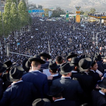 Laut Manusia! Ramai-Ramai Yahudi Ortodok Israel Demo Tolak Wamil