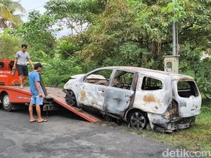 Livina Ludes Terbakar di Tanjakan Tompak Kulon Progo