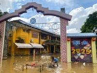 Potret Banjir Dahsyat Usai Hujan Lebat Pecahkan Rekor, 13 Orang Tewas