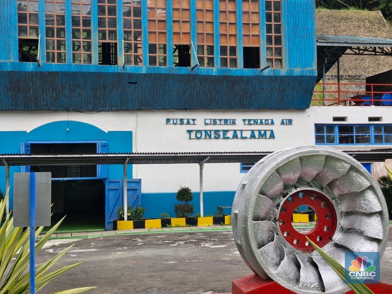 Suasana di Pembangkit Listrik Tenaga Air (PLTA) Tonsealama di Tondano Utara, Kabupaten Minahasa, Sulawesi Utara (30/10/2025). Adapun, PLTA Tonsealama merupakan salah satu PLTA tertua di Indonesia. Suasana di Pembangkit Listrik Tenaga Air (PLTA) Tonsealama di Tondano Utara, Kabupaten Minahasa, Sulawesi Utara (30/10/2025). Adapun, PLTA Tonsealama merupakan salah satu PLTA tertua di Indonesia. (CNBC Indonesia/Verda Nano Setiawan)
