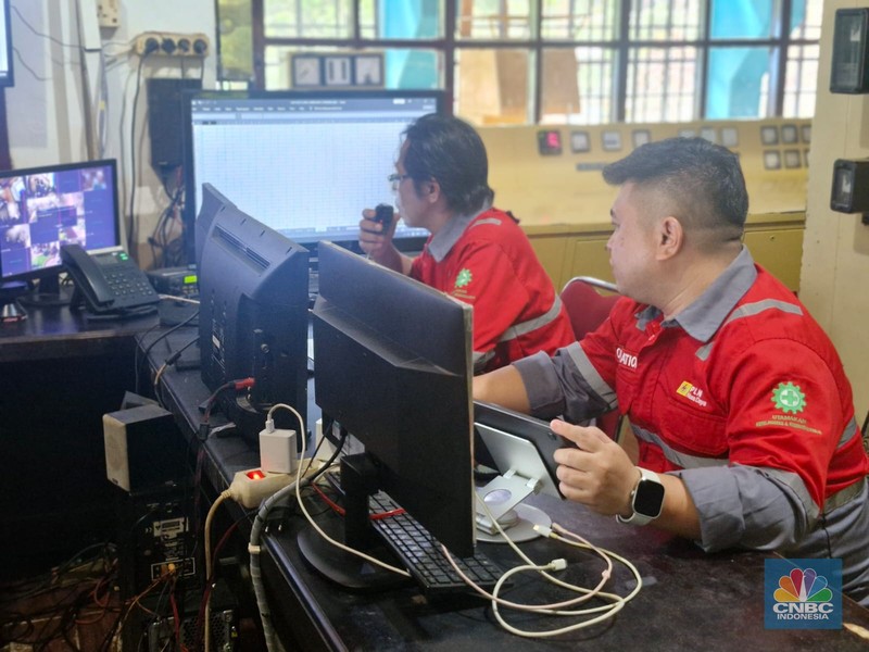 Suasana di Pembangkit Listrik Tenaga Air (PLTA) Tonsealama di Tondano Utara, Kabupaten Minahasa, Sulawesi Utara (30/10/2025). Adapun, PLTA Tonsealama merupakan salah satu PLTA tertua di Indonesia. Suasana di Pembangkit Listrik Tenaga Air (PLTA) Tonsealama di Tondano Utara, Kabupaten Minahasa, Sulawesi Utara (30/10/2025). Adapun, PLTA Tonsealama merupakan salah satu PLTA tertua di Indonesia. (CNBC Indonesia/Verda Nano Setiawan)