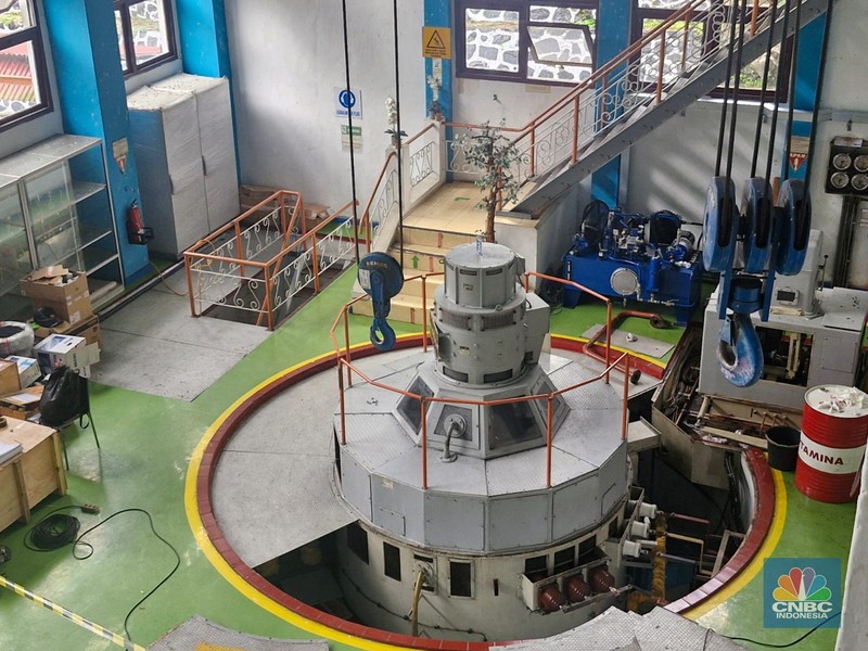 Suasana di Pembangkit Listrik Tenaga Air (PLTA) Tonsealama di Tondano Utara, Kabupaten Minahasa, Sulawesi Utara (30/10/2025). Adapun, PLTA Tonsealama merupakan salah satu PLTA tertua di Indonesia. Suasana di Pembangkit Listrik Tenaga Air (PLTA) Tonsealama di Tondano Utara, Kabupaten Minahasa, Sulawesi Utara (30/10/2025). Adapun, PLTA Tonsealama merupakan salah satu PLTA tertua di Indonesia. (CNBC Indonesia/Verda Nano Setiawan)