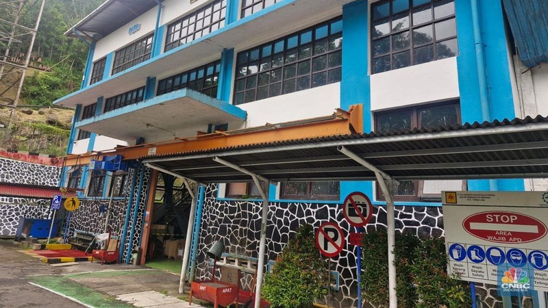 Suasana di Pembangkit Listrik Tenaga Air (PLTA) Tonsealama di Tondano Utara, Kabupaten Minahasa, Sulawesi Utara (30/10/2025). Adapun, PLTA Tonsealama merupakan salah satu PLTA tertua di Indonesia. (CNBC Indonesia/Verda Nano Setiawan)