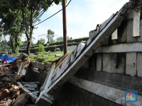 Potret Tembok TPU Jeruk Purut Jebol, 10 Jenazah Direlokasi