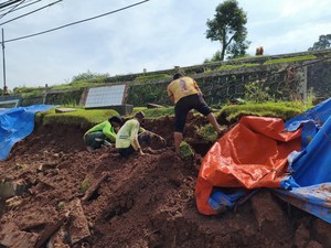 Kondisi Terkini TPU Jeruk Purut Usai Tembok Pembatas Roboh Akibat Hujan