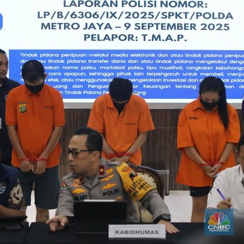 3 Penipu Kripto Rp 3 Miliar Tertunduk, Ditangkap Polda Metro Jaya