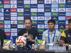Laga PSIM Vs Persik di SSA Diwarnai Hujan, Van Gastel Soroti Masalah Lampu