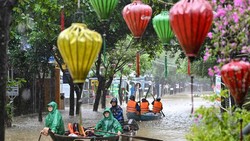 Mencekam, Turis Terjebak di Kereta Tiga Hari Saat Banjir Besar di Vietnam