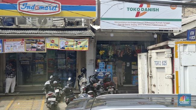 Pedagang Warung Madura Blak-blakan Alasan Buka Toko Dempet Indomaret