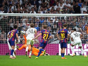 Cara Wojciech Szczesny Gagalkan Penalti Kylian Mbappe di Laga El Clasico