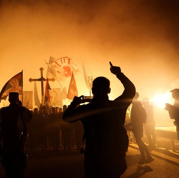 Potret Demo Besar Ribuan Mahasiswa-Petani Naik Traktor Guncang Serbia