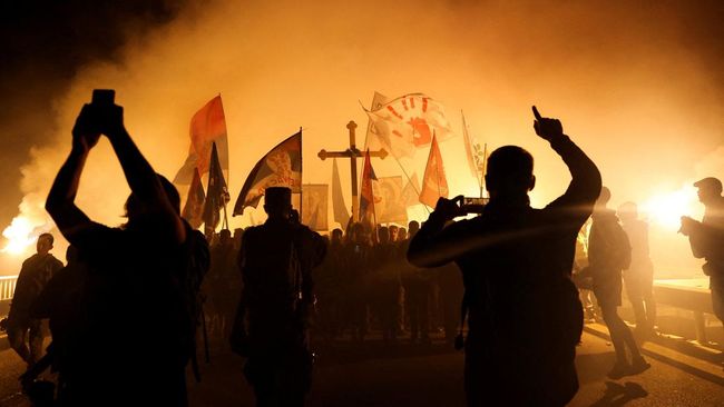 Potret Demo Besar Ribuan Mahasiswa-Petani Naik Traktor Guncang Serbia