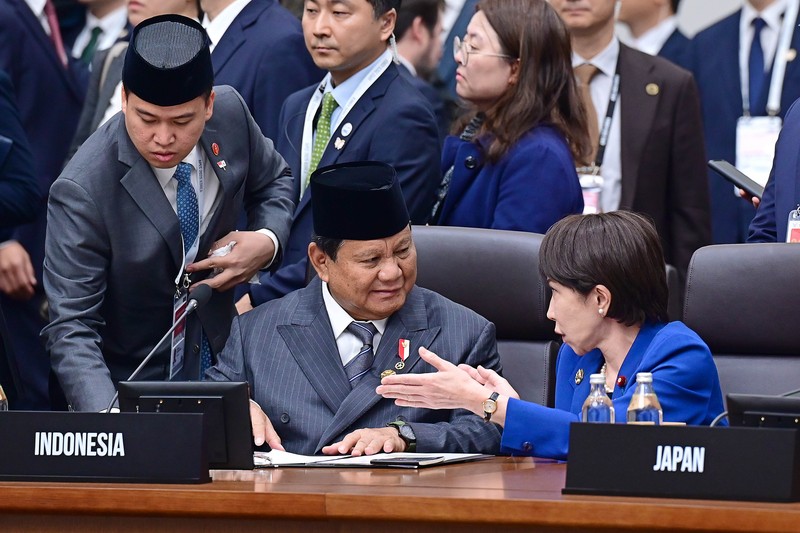 Presiden Republik Indonesia Prabowo Subianto menghadiri Konferensi Tingkat Tinggi (KTT) Kerja Sama Ekonomi Asia-Pasifik (APEC) 2025, yang berlangsung di Hwabaek International Convention Centre (HICO), Gyeongju, Republik Korea, pada Jumat (31/10). Presiden Republik Indonesia Prabowo Subianto menghadiri Konferensi Tingkat Tinggi (KTT) Kerja Sama Ekonomi Asia-Pasifik (APEC) 2025, yang berlangsung di Hwabaek International Convention Centre (HICO), Gyeongju, Republik Korea, pada Jumat (31/10). (Dok. Biro Pers Sekretariat Presiden/Muchlis Jr)