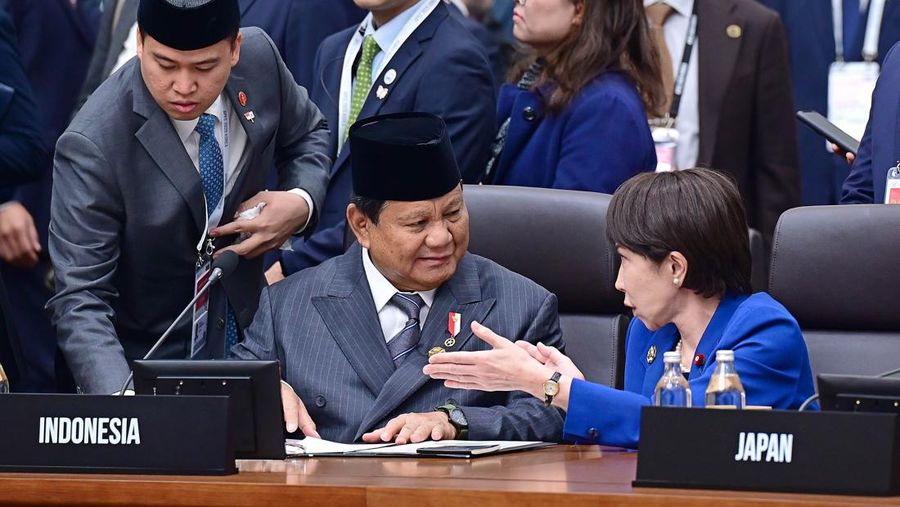 Presiden Republik Indonesia Prabowo Subianto menghadiri Konferensi Tingkat Tinggi (KTT) Kerja Sama Ekonomi Asia-Pasifik (APEC) 2025, yang berlangsung di Hwabaek International Convention Centre (HICO), Gyeongju, Republik Korea, pada Jumat (31/10). Presiden Republik Indonesia Prabowo Subianto menghadiri Konferensi Tingkat Tinggi (KTT) Kerja Sama Ekonomi Asia-Pasifik (APEC) 2025, yang berlangsung di Hwabaek International Convention Centre (HICO), Gyeongju, Republik Korea, pada Jumat (31/10). (Dok. Biro Pers Sekretariat Presiden/Muchlis Jr)