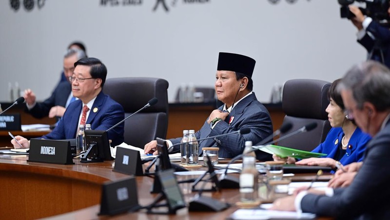 Presiden Republik Indonesia Prabowo Subianto menghadiri Konferensi Tingkat Tinggi (KTT) Kerja Sama Ekonomi Asia-Pasifik (APEC) 2025, yang berlangsung di Hwabaek International Convention Centre (HICO), Gyeongju, Republik Korea, pada Jumat (31/10). Presiden Republik Indonesia Prabowo Subianto menghadiri Konferensi Tingkat Tinggi (KTT) Kerja Sama Ekonomi Asia-Pasifik (APEC) 2025, yang berlangsung di Hwabaek International Convention Centre (HICO), Gyeongju, Republik Korea, pada Jumat (31/10). (Dok. Biro Pers Sekretariat Presiden/Muchlis Jr)