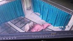 Jahat! Pria Lampung Aniaya-Lecehkan Perempuan Saat Salat di Masjid