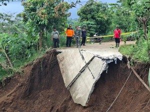 Lima Titik Longsor Terjang Tulungagung, Akses Utama Antardesa Putus Total