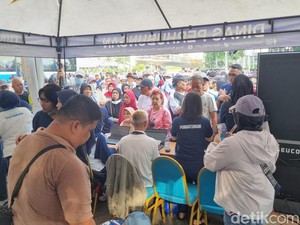 Bikin Kartu Gratis Transum Jakarta Antre Berjam-jam, Warga: Kasihan yang Tua