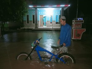 Hujan Deras Picu Banjir Rendam Puluhan Rumah di Malang Selatan