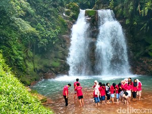 Kesegaran Tersembunyi di Kaki Gunung Salak