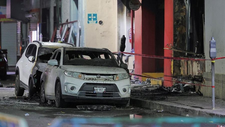 Fasad toko yang rusak akibat kebakaran yang menewaskan banyak orang, di Hermosillo, Meksiko, 1 November 2025. Fasad toko yang rusak akibat kebakaran yang menewaskan banyak orang, di Hermosillo, Meksiko, 1 November 2025. (REUTERS/Stringer)