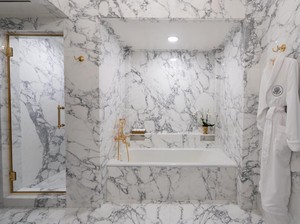 Trump Sulap Kamar Mandi Gedung Putih Jadi Berlapis Marmer Nuansa Putih-Emas
