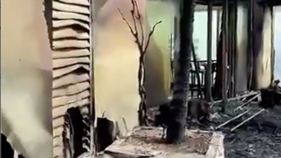 Kebakaran terjadi di gedung Menara Petronas 3, Kuala Lumpur, Malaysia. Foto-foto dan video yang diunggah di media sosial menunjukkan asap tebal mengepul dari puncak gedung tersebut. Kebakaran terjadi di gedung Menara Petronas 3, Kuala Lumpur, Malaysia. Foto-foto dan video yang diunggah di media sosial menunjukkan asap tebal mengepul dari puncak gedung tersebut. (Tangkapan Layar Video X/@mohd_escobar)